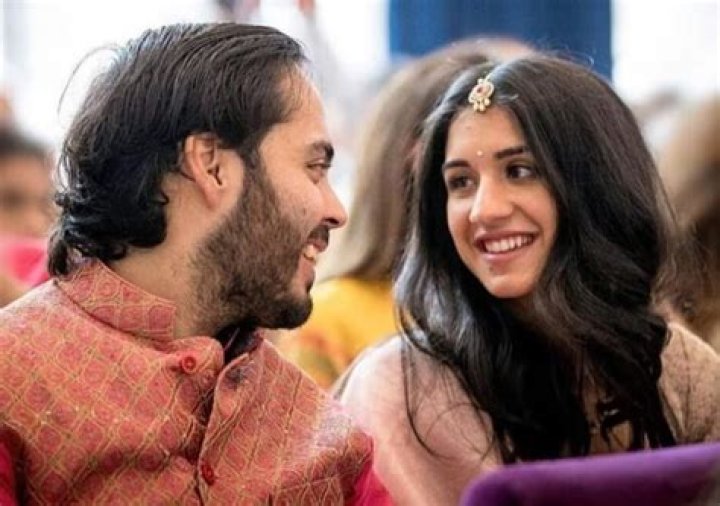 Ayesha Khan: A Glimpse Into The Life Of The Indian Actress
