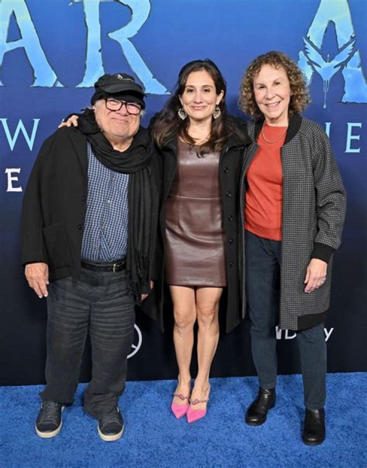 Danny DeVito's Wife's Astonishing Height: A Comprehensive Guide