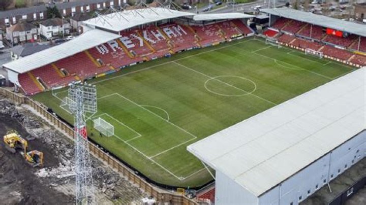 Exploring Phil Parkinson's Salary Before Wrexham: A Comprehensive Analysis