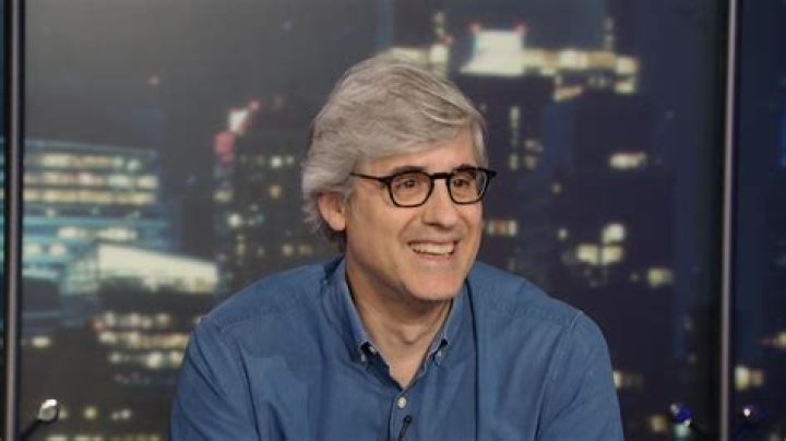 How Tall Is Mo Rocca? Exploring The Height Of The Renowned Journalist